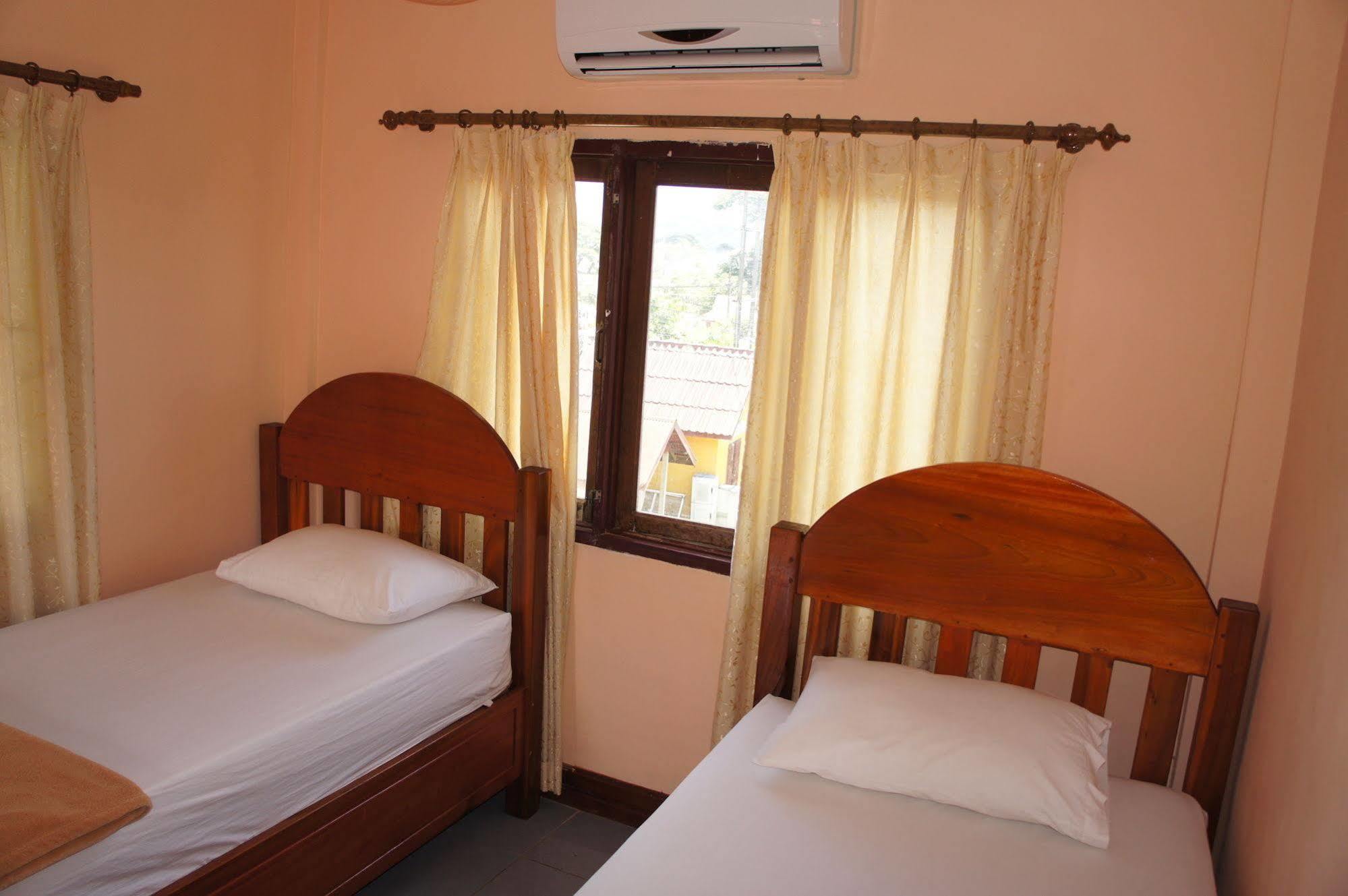 Viengsavanh Guesthouse Vang Vieng Esterno foto